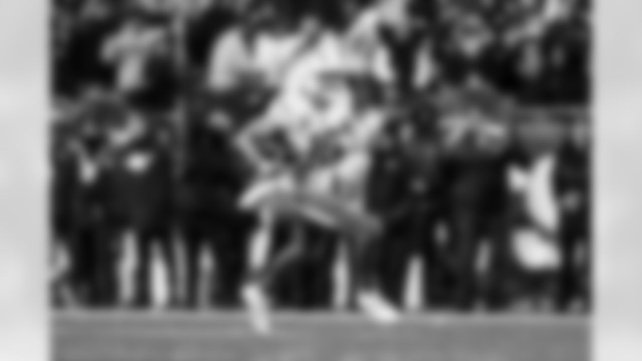 QB Justin Herbert (10)