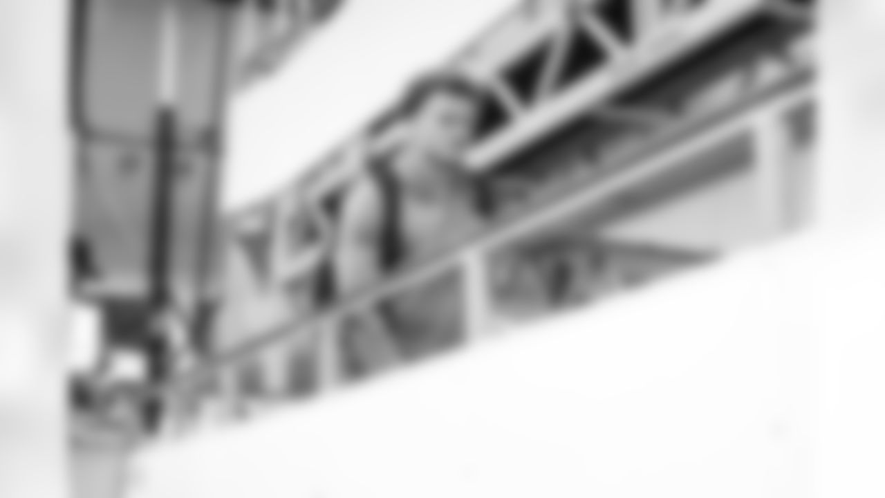 DB Elijah Molden (2)