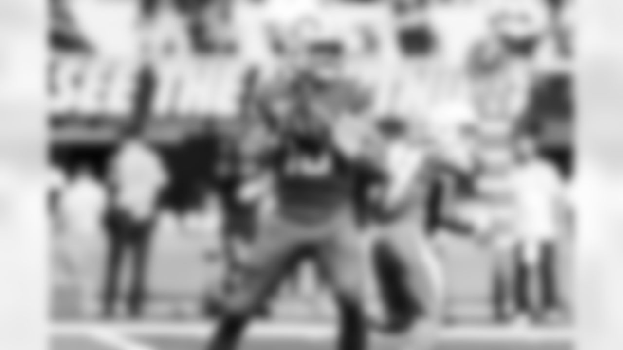 QB Justin Herbert (10)