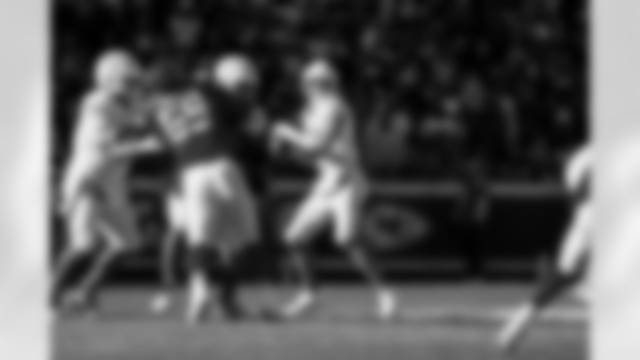 QB Justin Herbert (10)