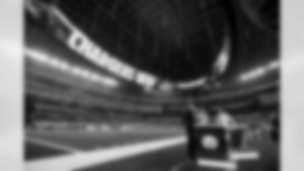 The Los Angeles Chargers play the Pittsburgh Steelers on Sunday, November 9, 2025 at SoFi Stadium in Inglewood, CA.
[FINAL SCORE: LAC 25 - PIT 10]