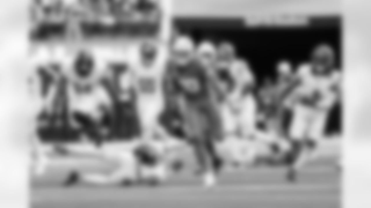QB Justin Herbert (10)