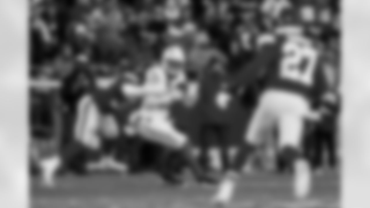 Check out the best shots from the Chargers Week 15 matchup against the Chiefs!