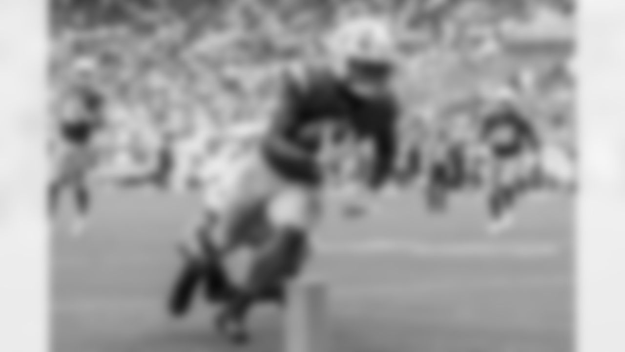 Check out the best shots from the Chargers Week 6 matchup against the Dolphins!