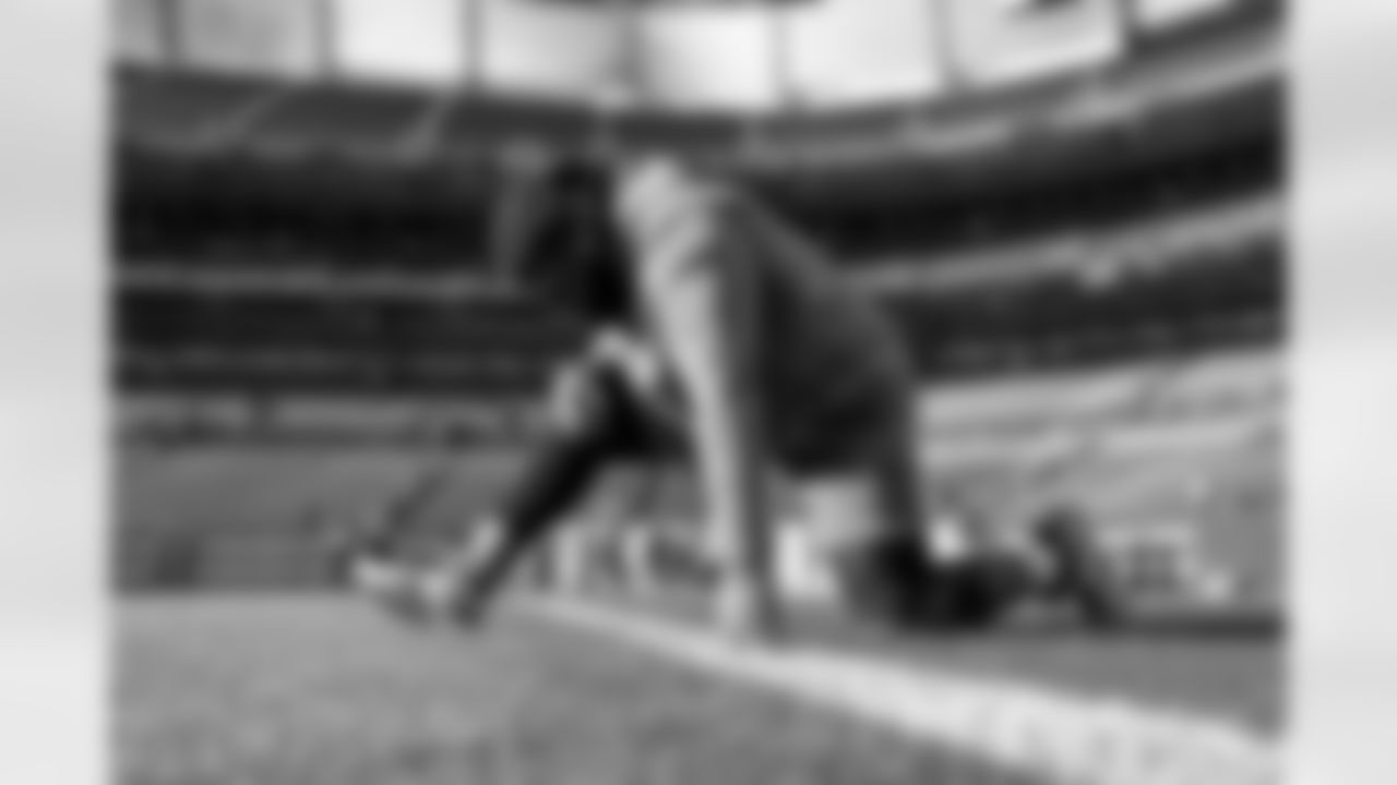 OL Jamaree Salyer (68)