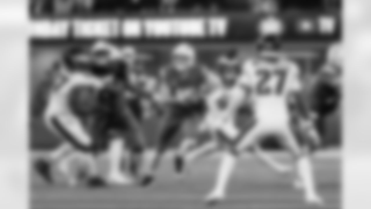 QB Justin Herbert (10)