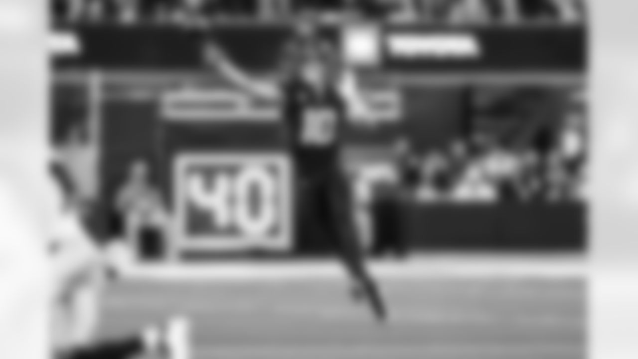 QB Justin Herbert (10)