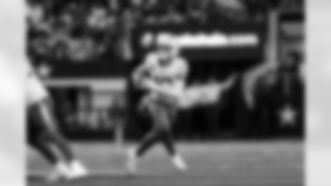 QB Justin Herbert (10)