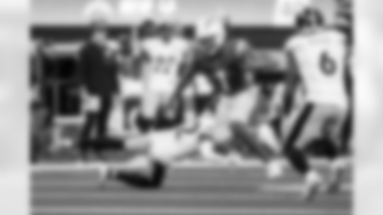 Check out the best shots from the Chargers Week 10 matchup against the Steelers!