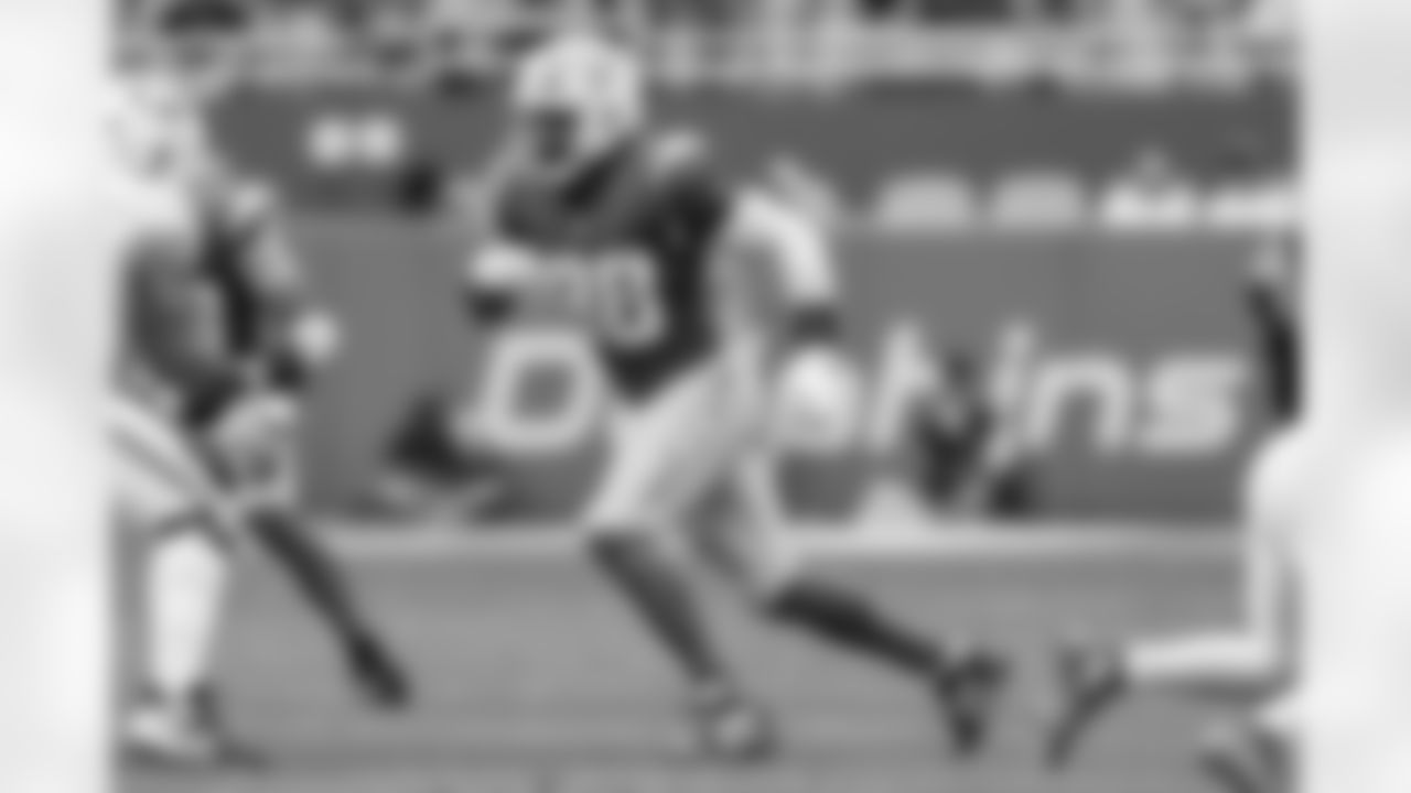 Check out the best shots from the Chargers Week 6 matchup against the Dolphins!