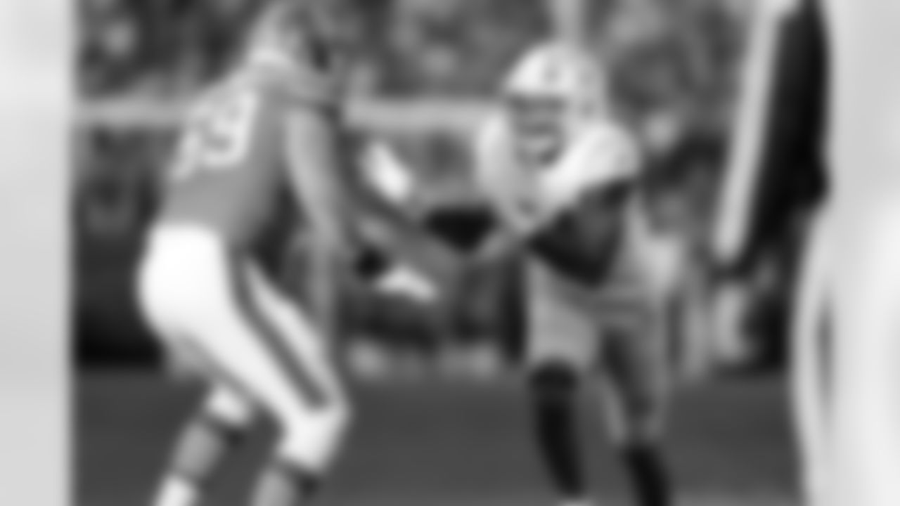 OLB Kyle Kennard (54)