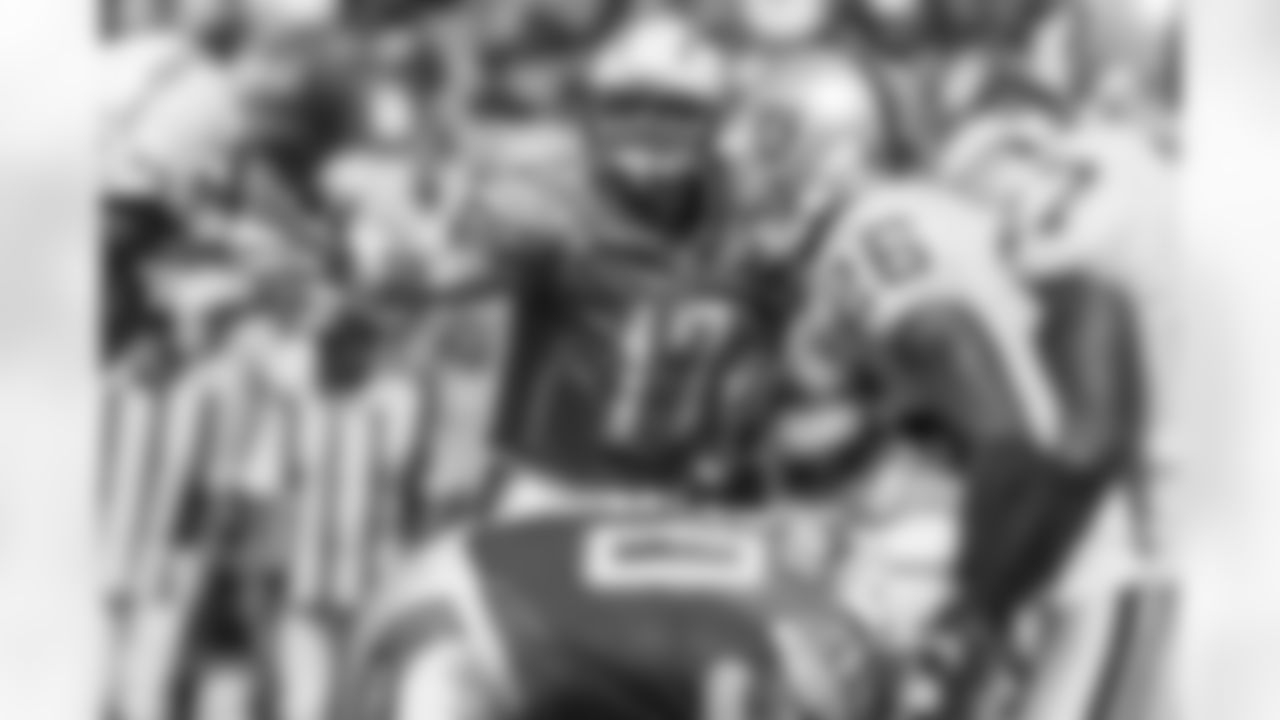 The San Diego Chargers play the Oakland Raiders on Sunday, October 14, 2007 at Qualcomm Stadium in San Diego, California. 
[FINAL SCORE: SD 28 - OAK 14]