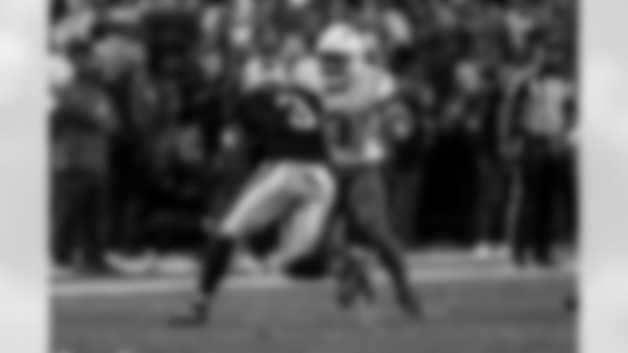 Chargers S Derwin James, Jr. (#3) in action during their Pro Bowl season.