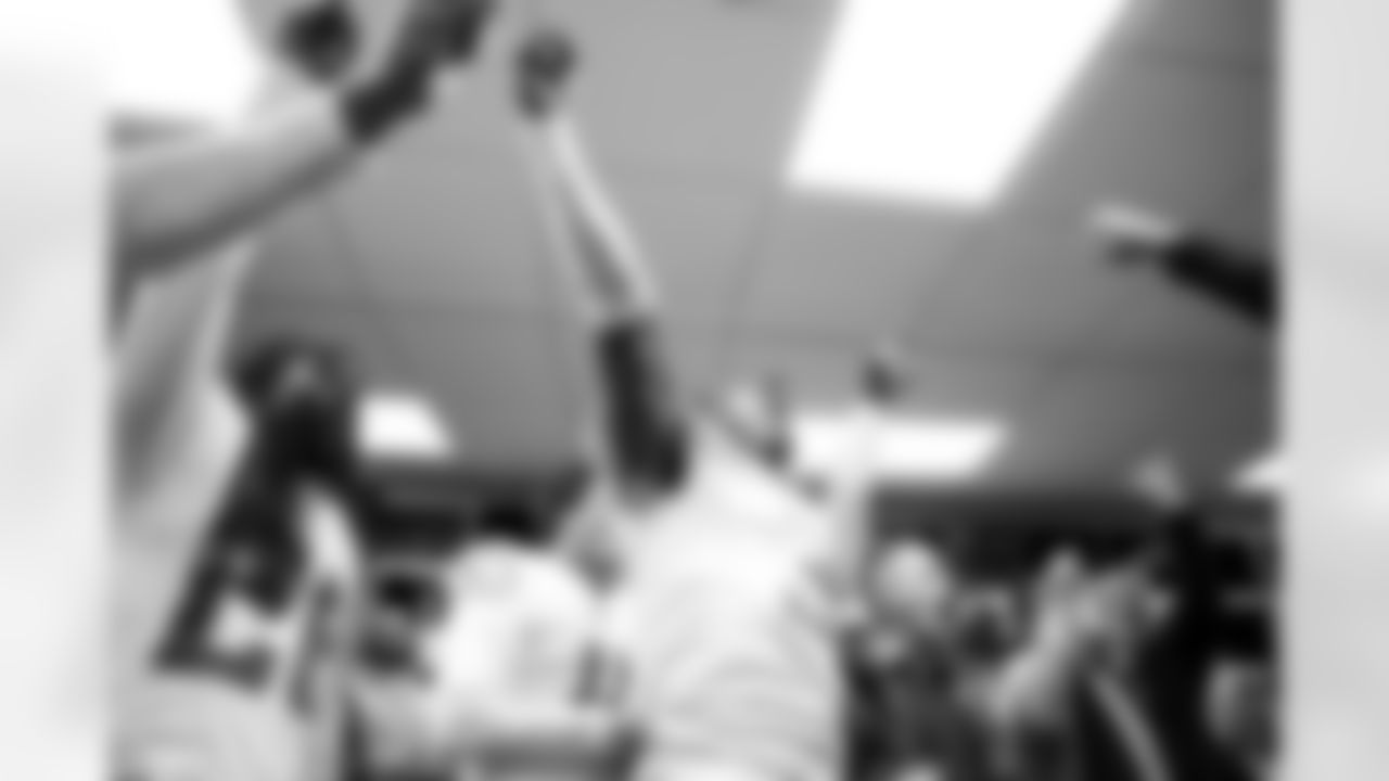 CB Donte Jackson (26) and S Derwin James Jr. (3)