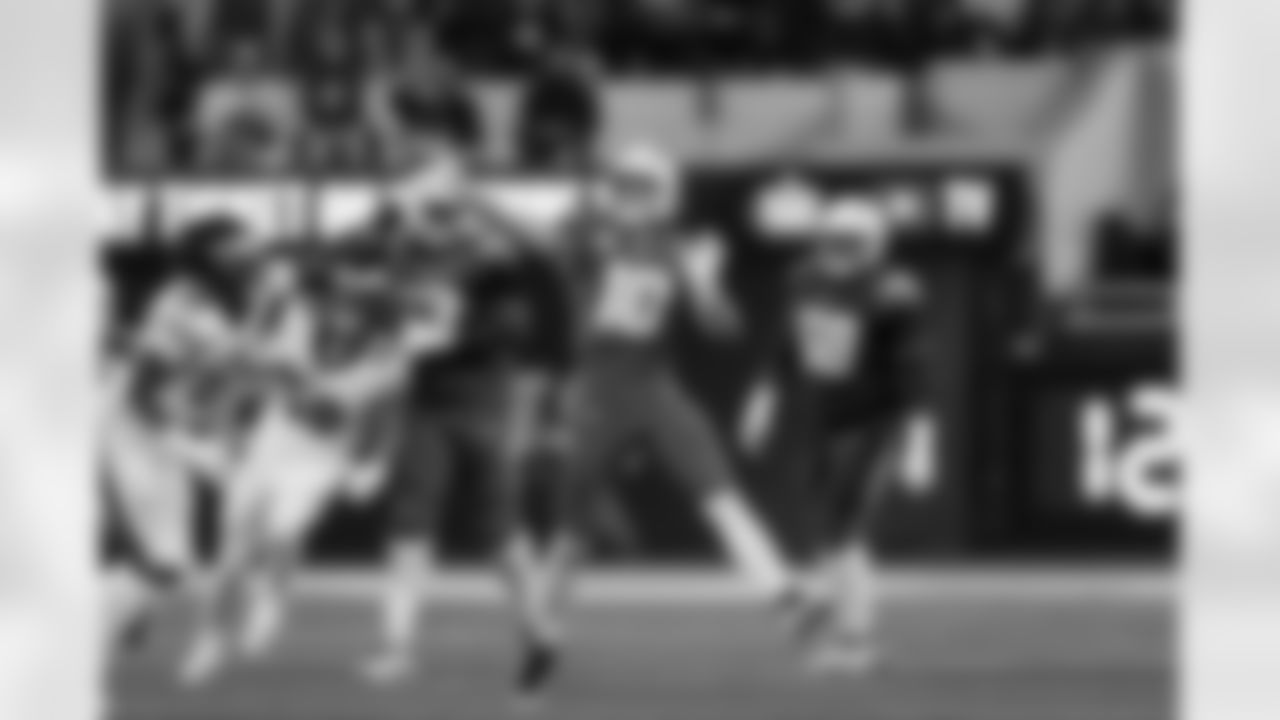 QB Justin Herbert (10)