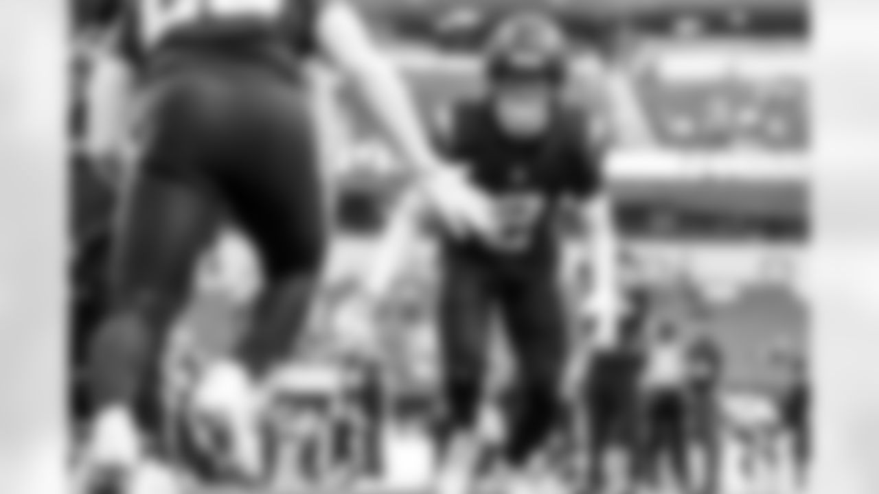 DB Elijah Molden (2)