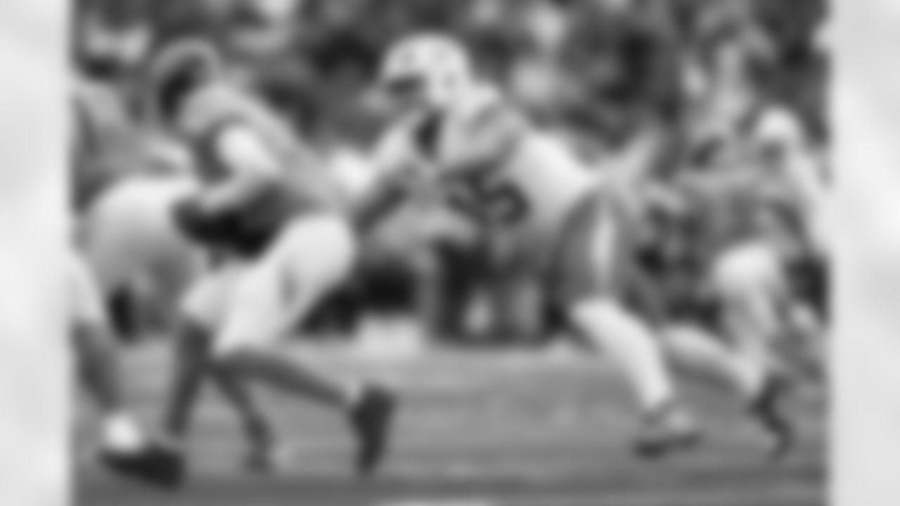 Check out the best shots from the Chargers Week 9 matchup against the Titans!