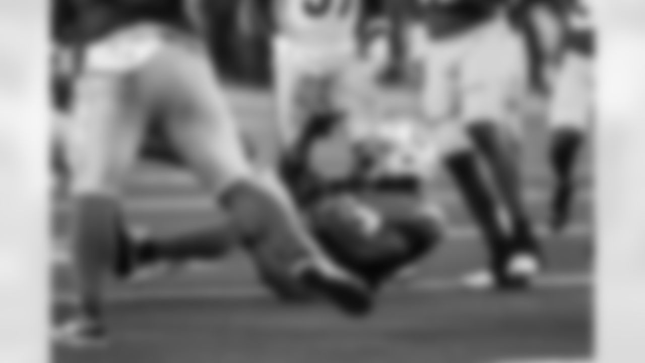 LB Del'Shawn Phillips (53)