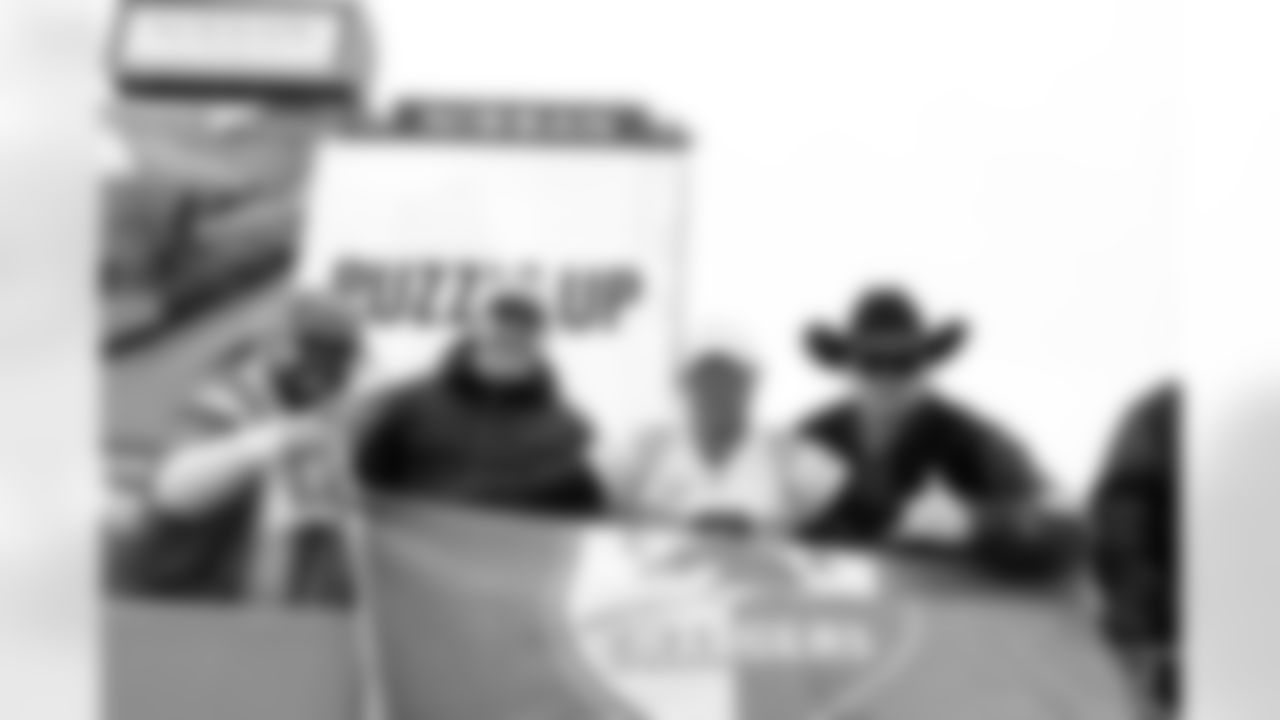 Check out the best shots from the Chargers Week 9 matchup against the Titans!