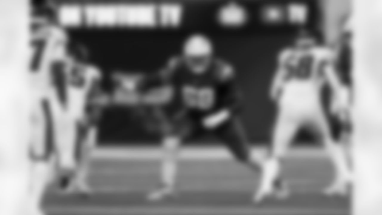 OL Jamaree Salyer (68)