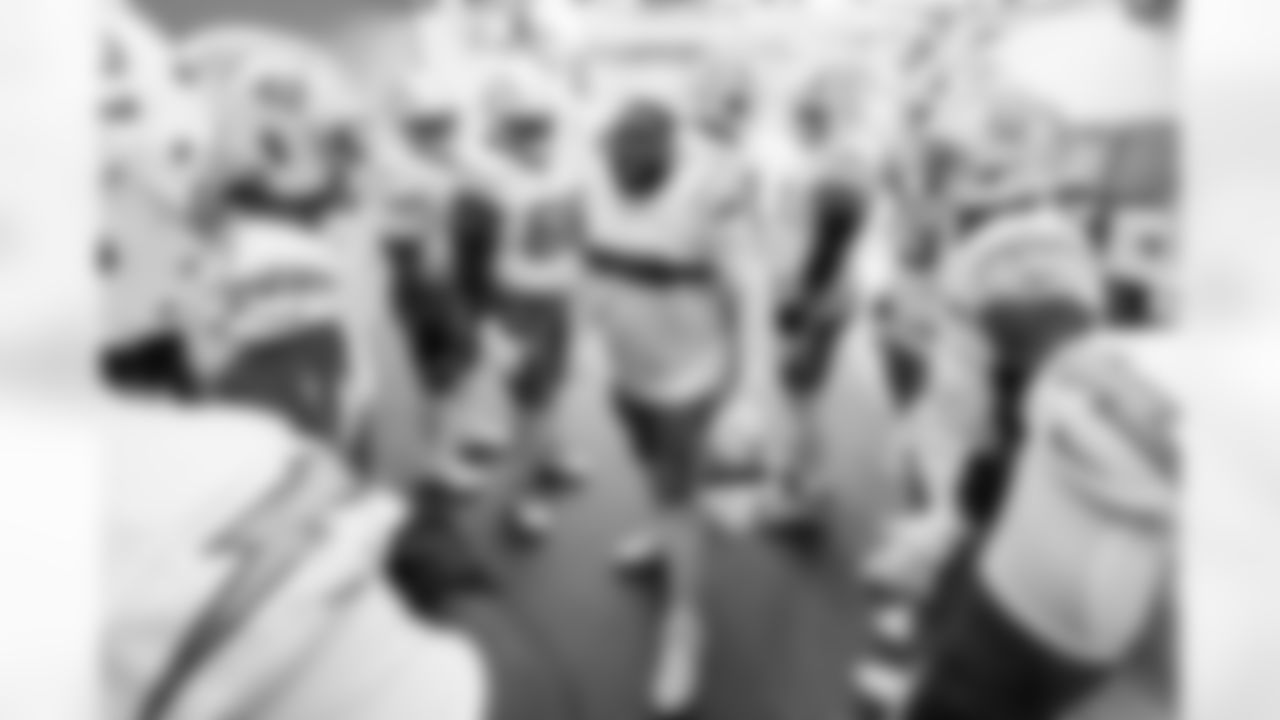 Check out the best shots from the Chargers Week 9 matchup against the Titans!