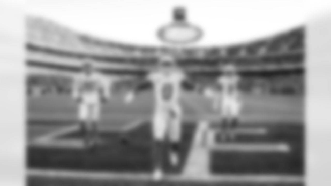 CB Cam Hart (20), LB Daiyan Henley (0) and S Derwin James Jr. (3)