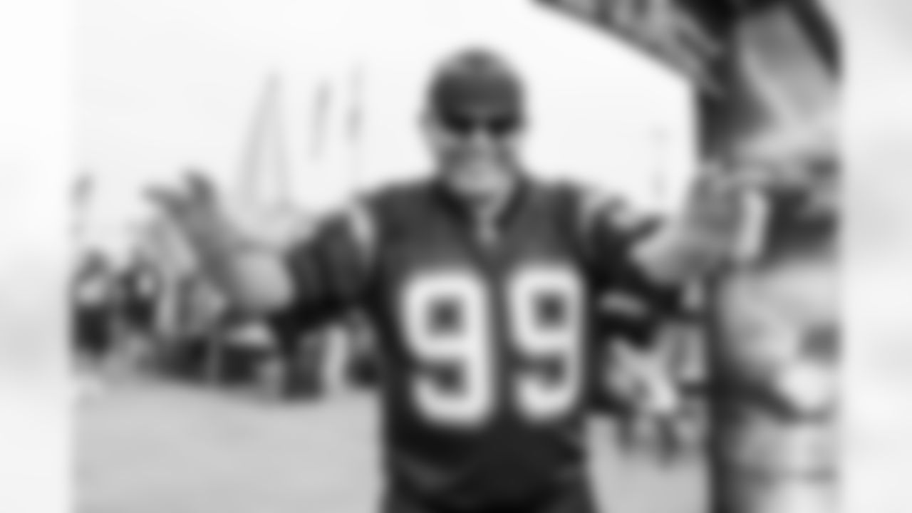 Fans joined the Bolt Fam at Pepsi Tailgate Central to get gameday ready for the Chargers' Week 13 clash with the Las Vegas Raiders.