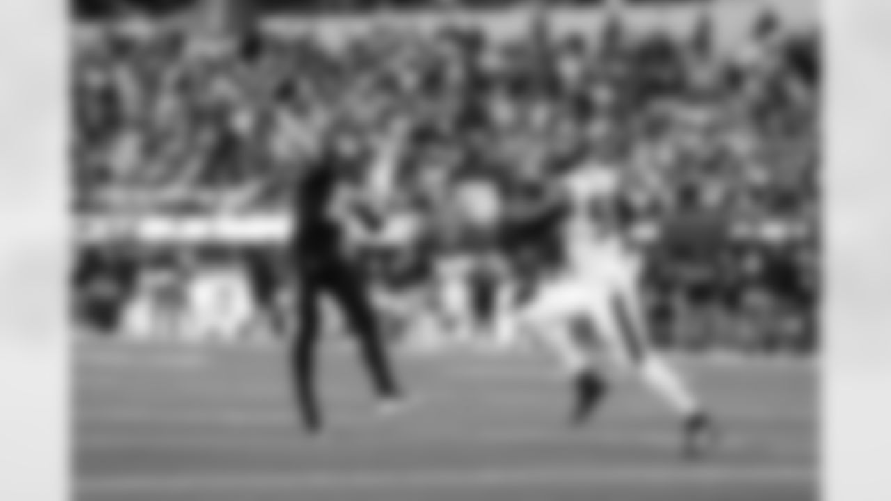 QB Justin Herbert (10)