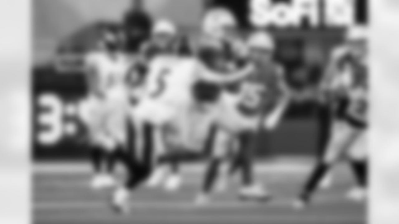 Check out the best shots from the Chargers Week 10 matchup against the Steelers!