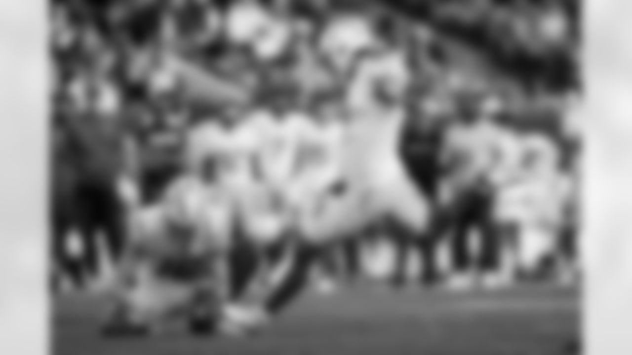 Check out the best shots from the Chargers Week 18 matchup against the Broncos!