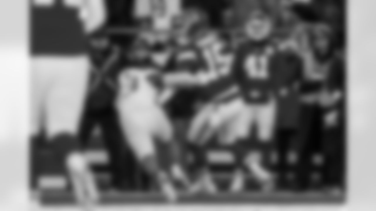 Check out the best shots from the Chargers Week 15 matchup against the Chiefs!