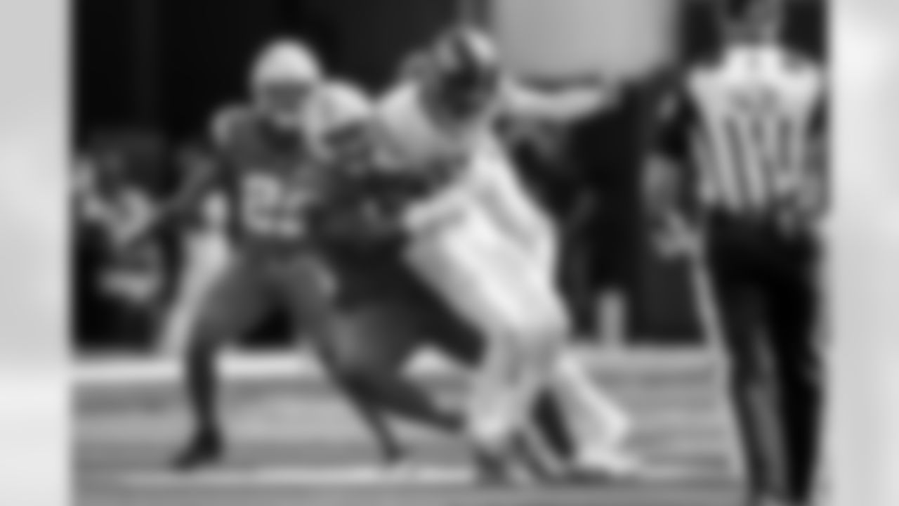 Take a look at the best photos of Chargers 2026 free agent Da'Shawn Hand