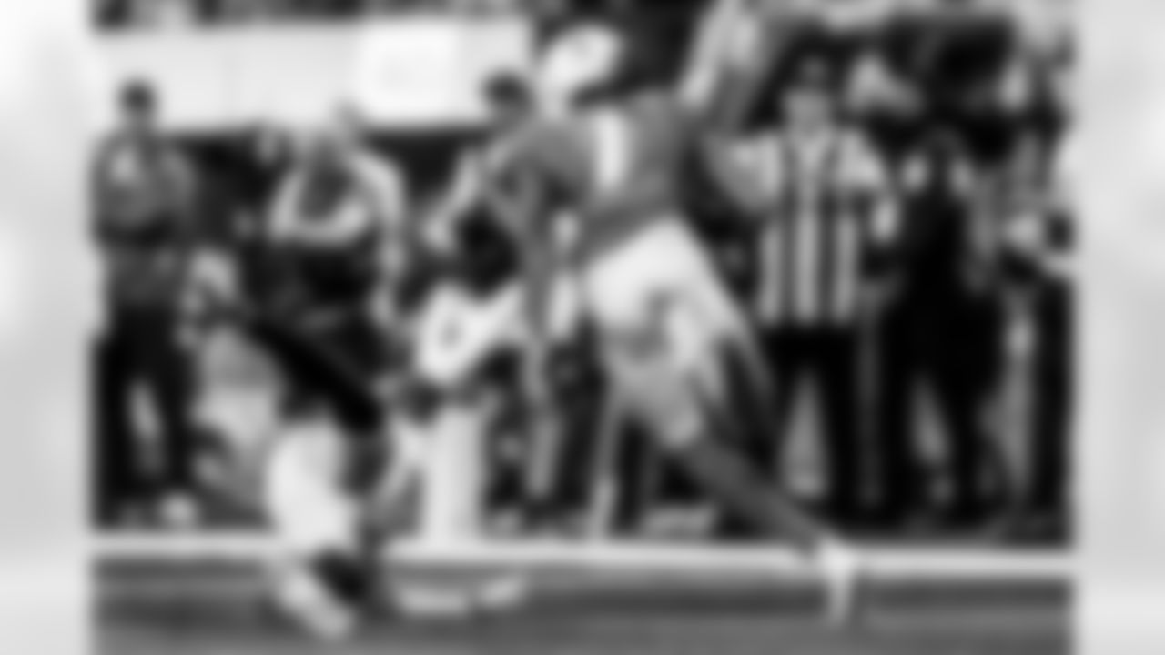 Take a look back at the Chargers Week 10 matchup with the Steelers in monochrome.