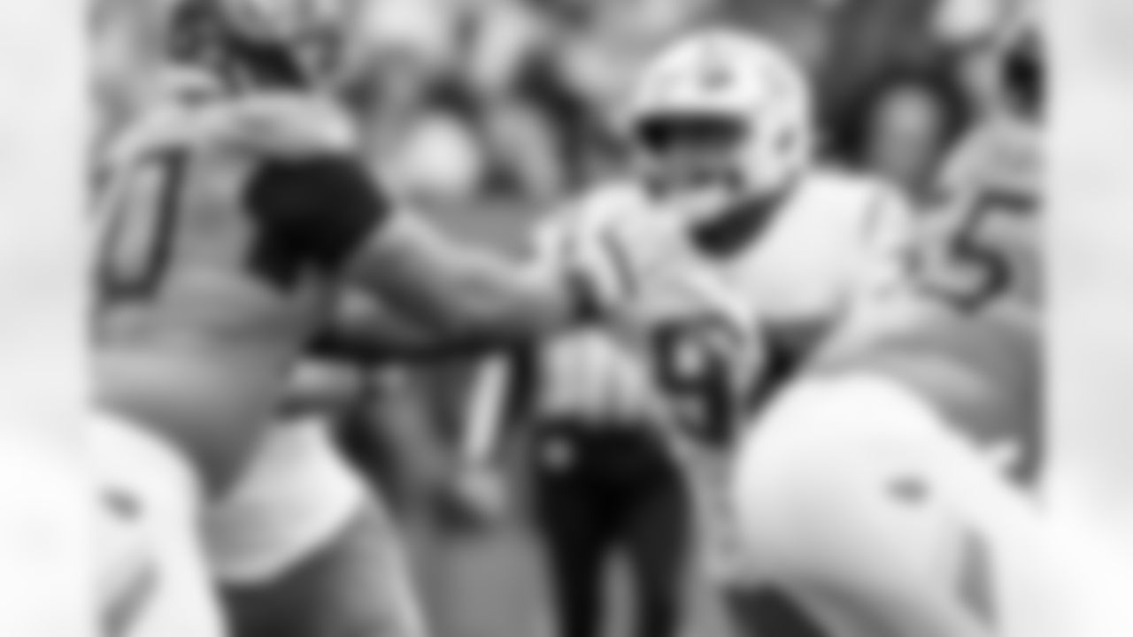 Check out the best shots from the Chargers Week 9 matchup against the Titans!