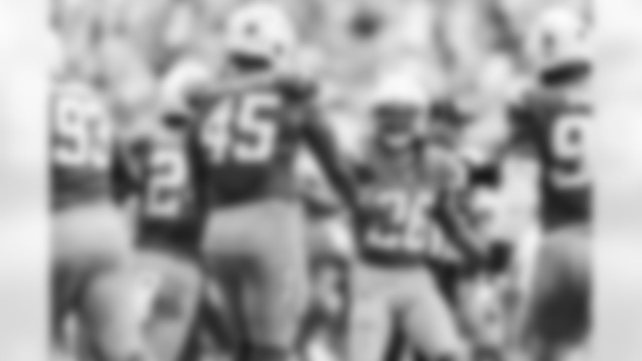 OLB Tuli Tuipulotu (45) and CB Donte Jackson (26)