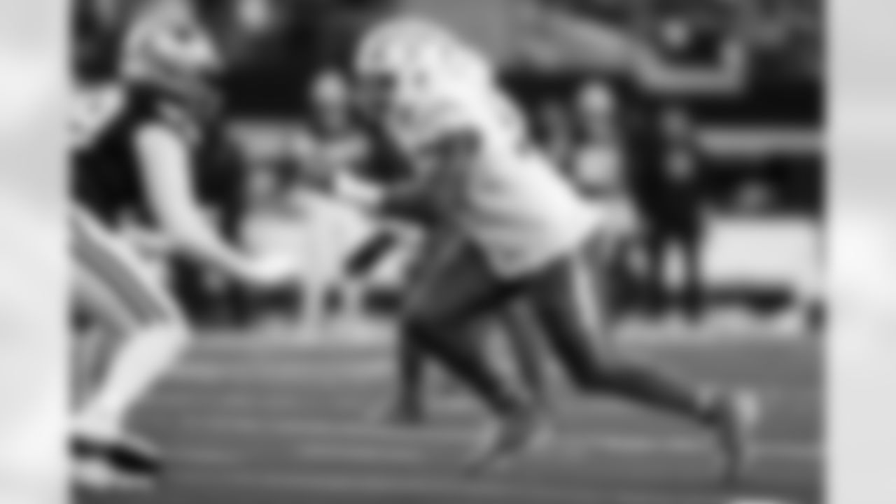 DL Da'Shawn Hand (91)