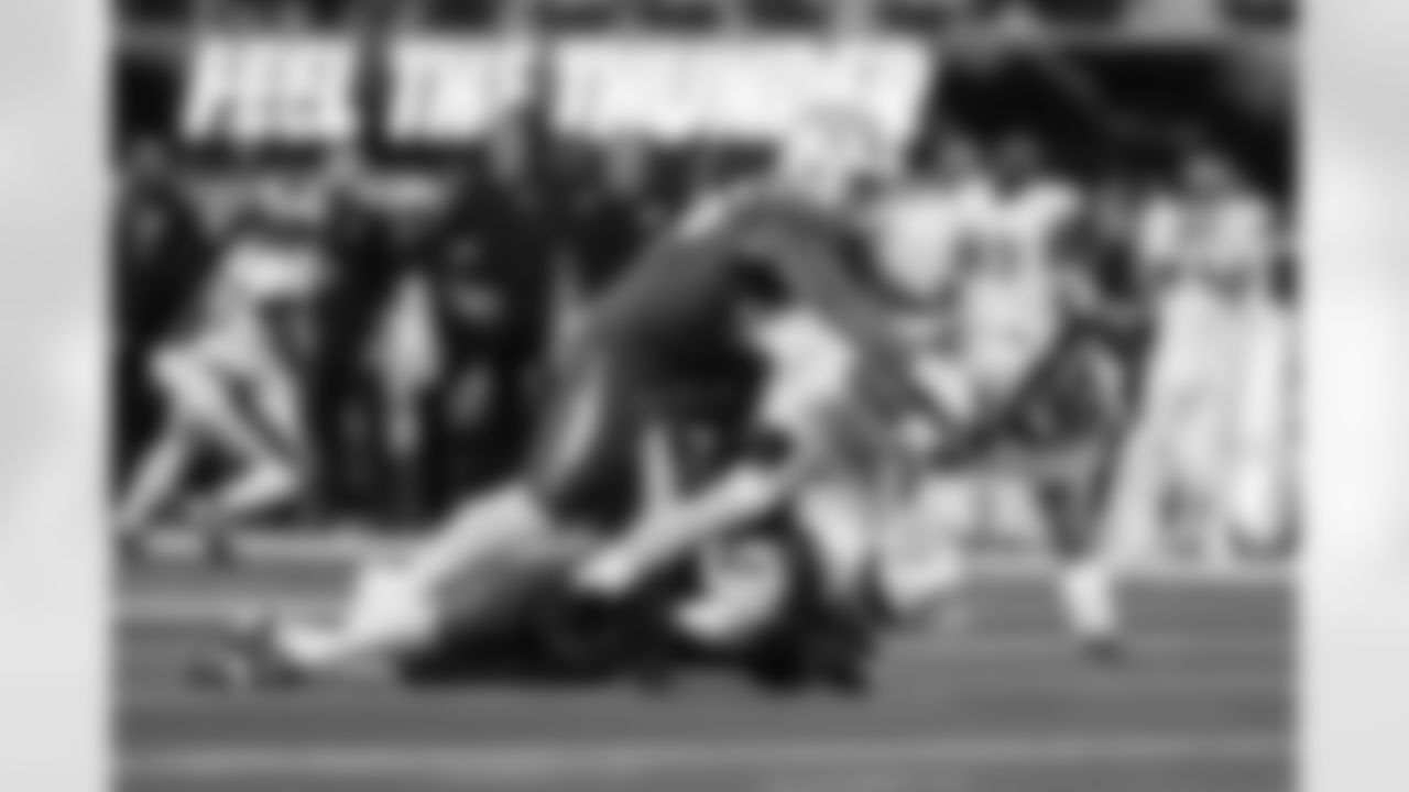 OLB Tuli Tuipulotu (45) and OLB Odafe Oweh (98)