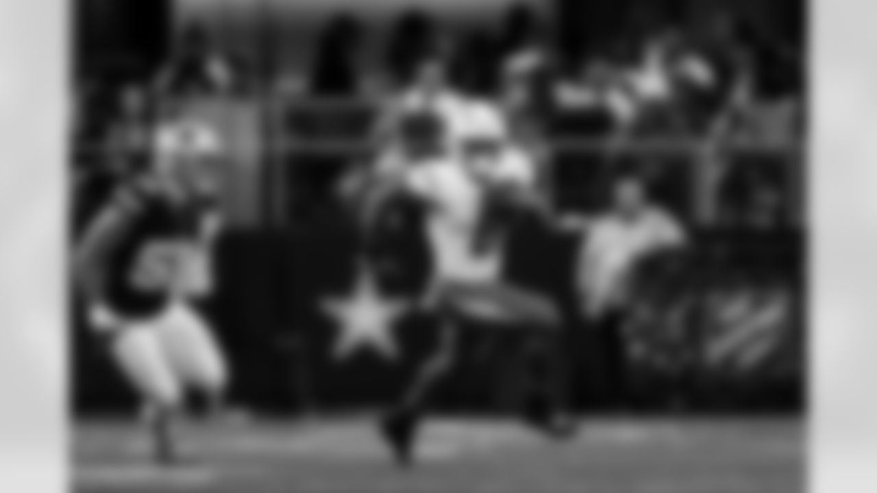 RB Omarion Hampton (8)