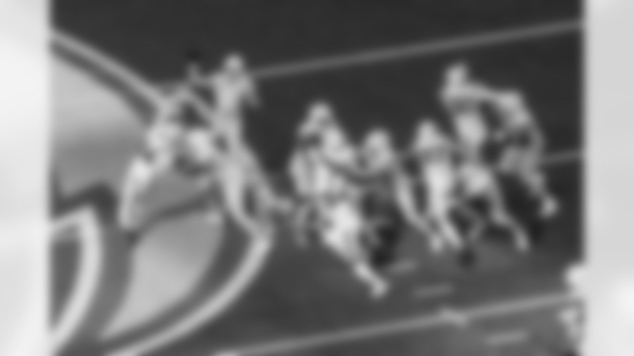 Take a look back at the best photos of Justin Herbert's 2025 campaign.