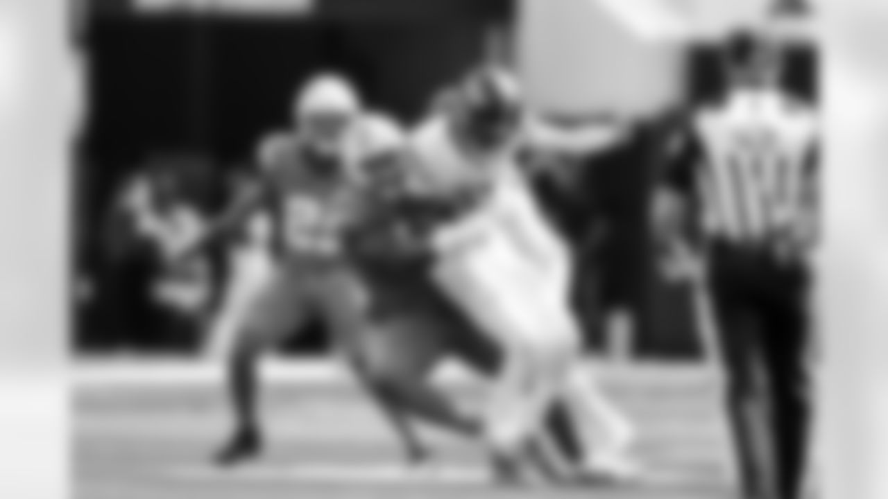 DL Da'Shawn Hand (91)