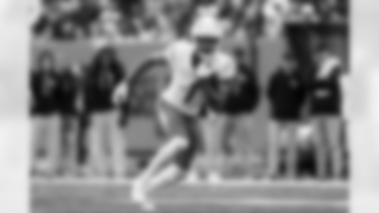 Check out the best shots from the Chargers Week 9 matchup against the Titans!