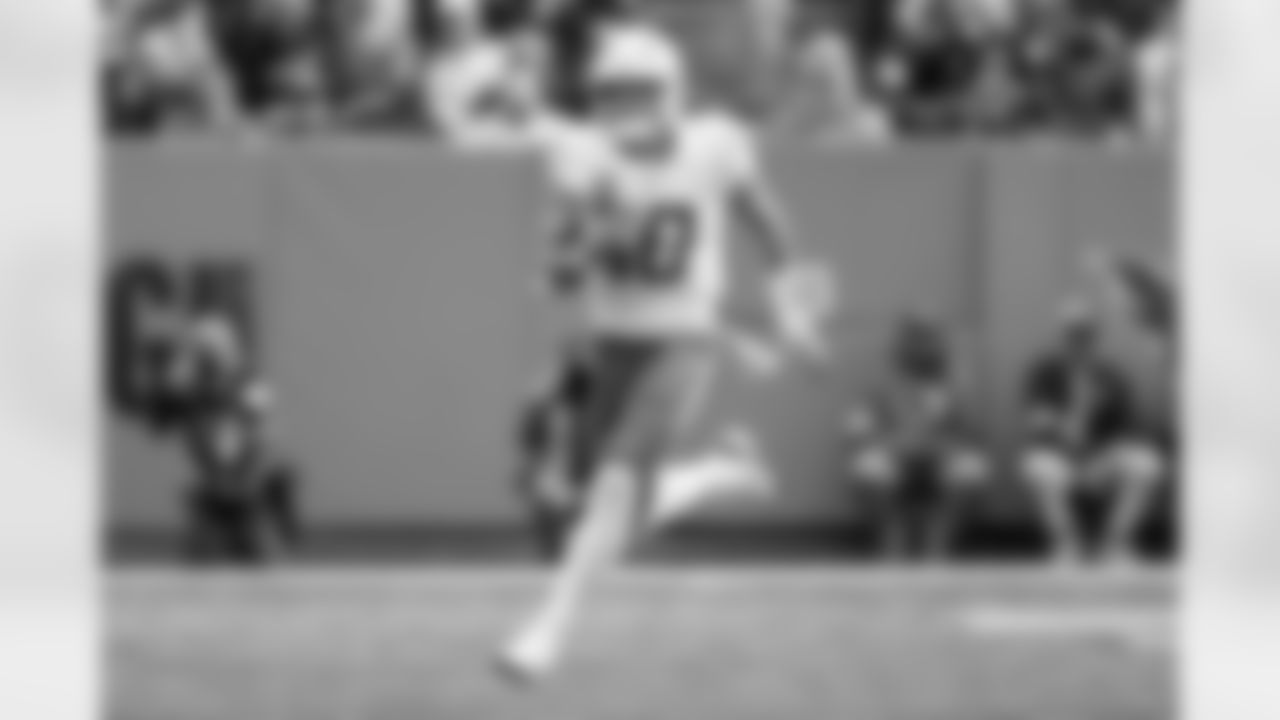 Check out the best shots from the Chargers Week 9 matchup against the Titans!