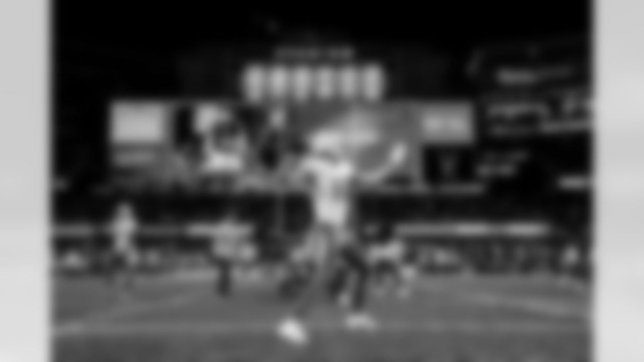 QB Justin Herbert (10)