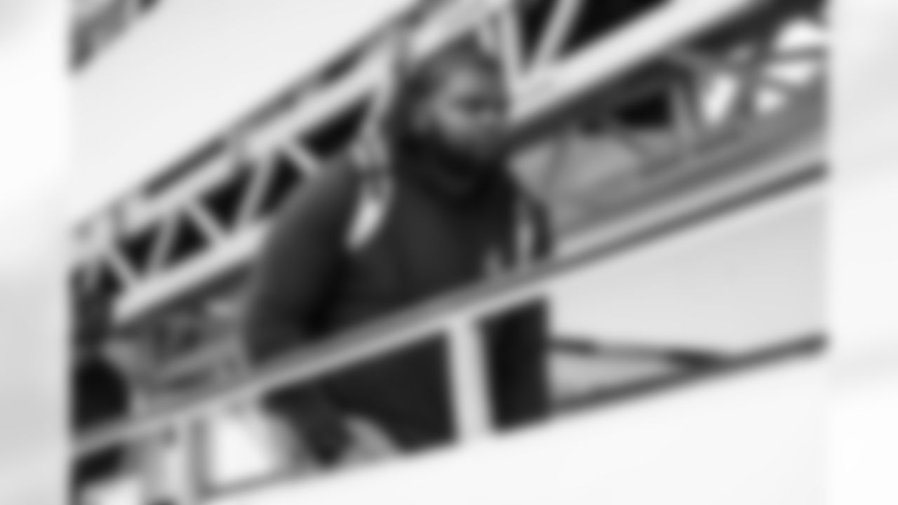 OL Jamaree Salyer (68)