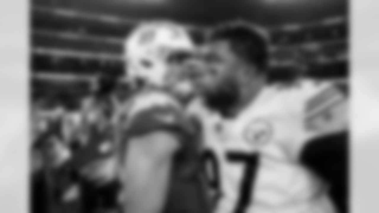 QB Justin Herbert (10)