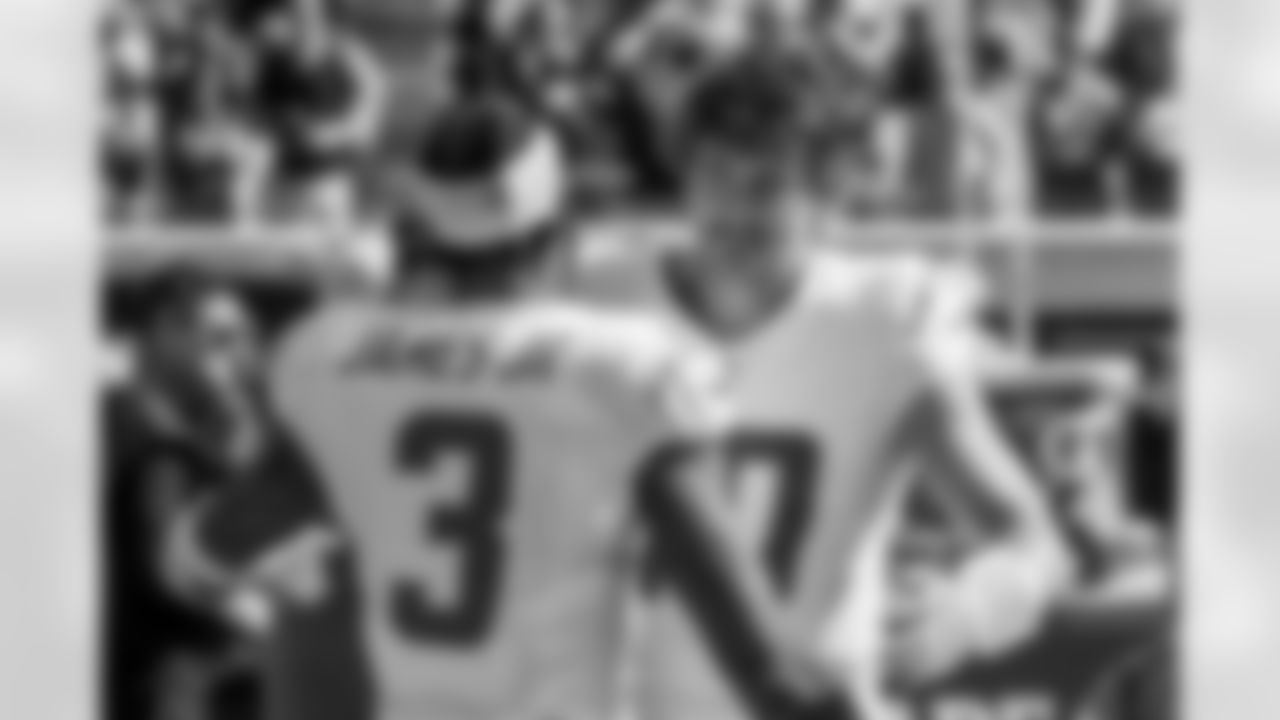 Take a look back at the best photos of Justin Herbert's 2025 campaign.