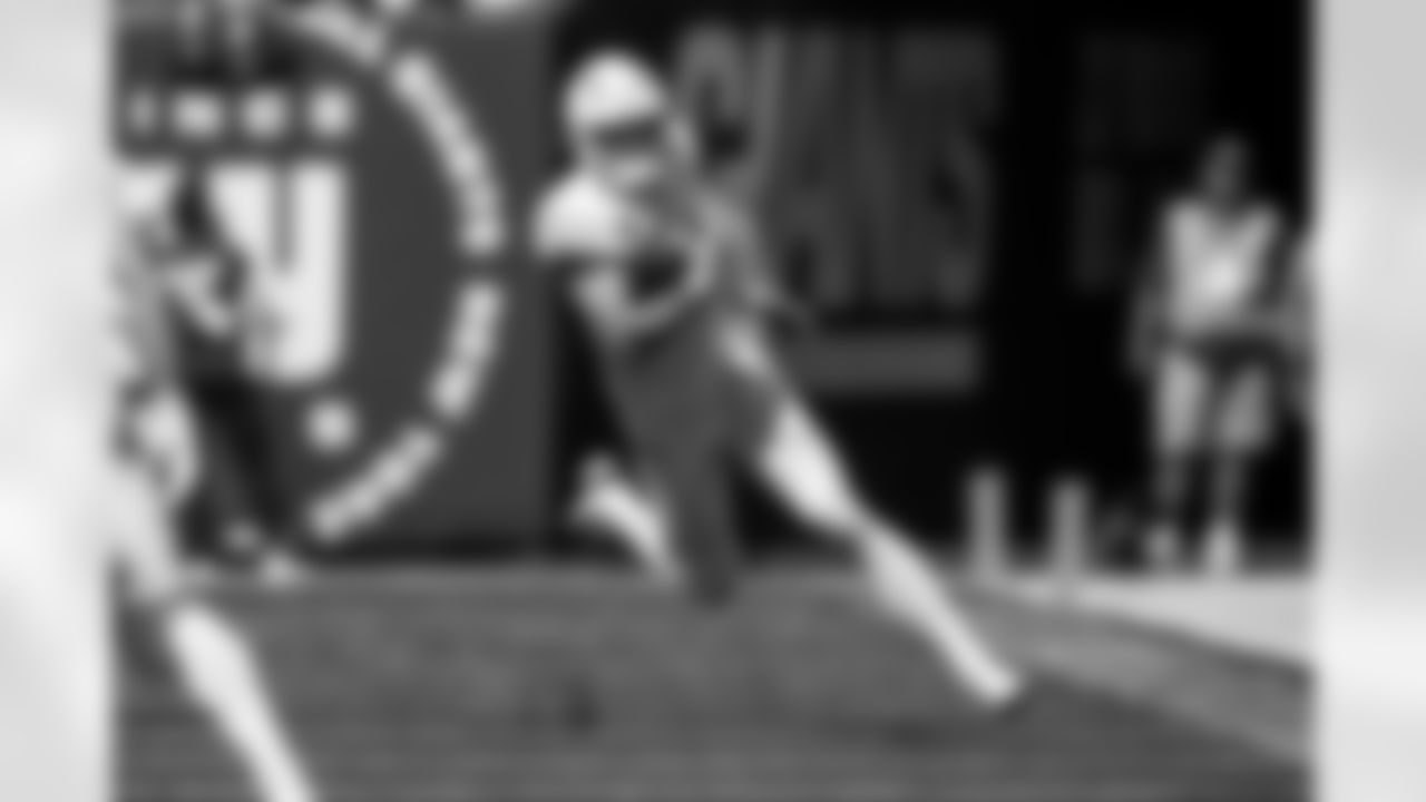 Take a look back at the best photos of Justin Herbert's 2025 campaign.