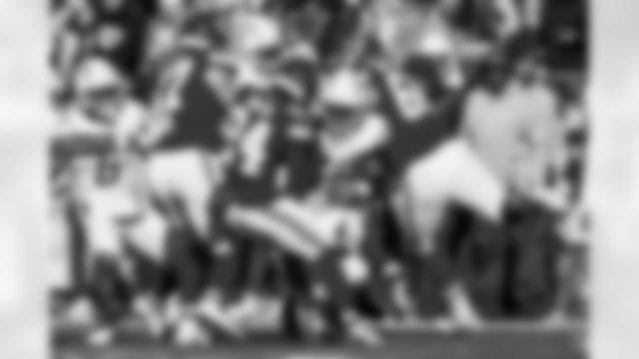 Check out the best shots from the Chargers Week 15 matchup against the Chiefs!