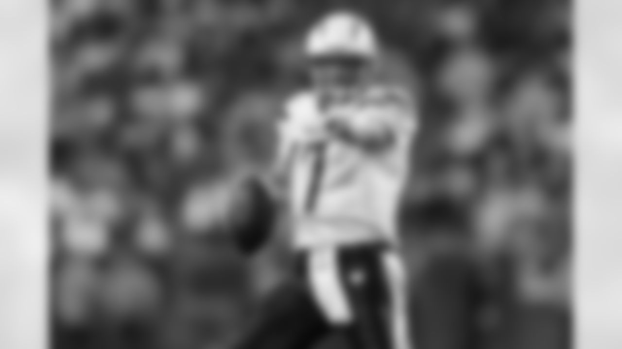 The San Diego Chargers play the New England Patriots on Sunday, September 16, 2007 at Gillette Stadium in Foxboro, Massachusetts. 
[FINAL SCORE: NE 38 - SD 14]