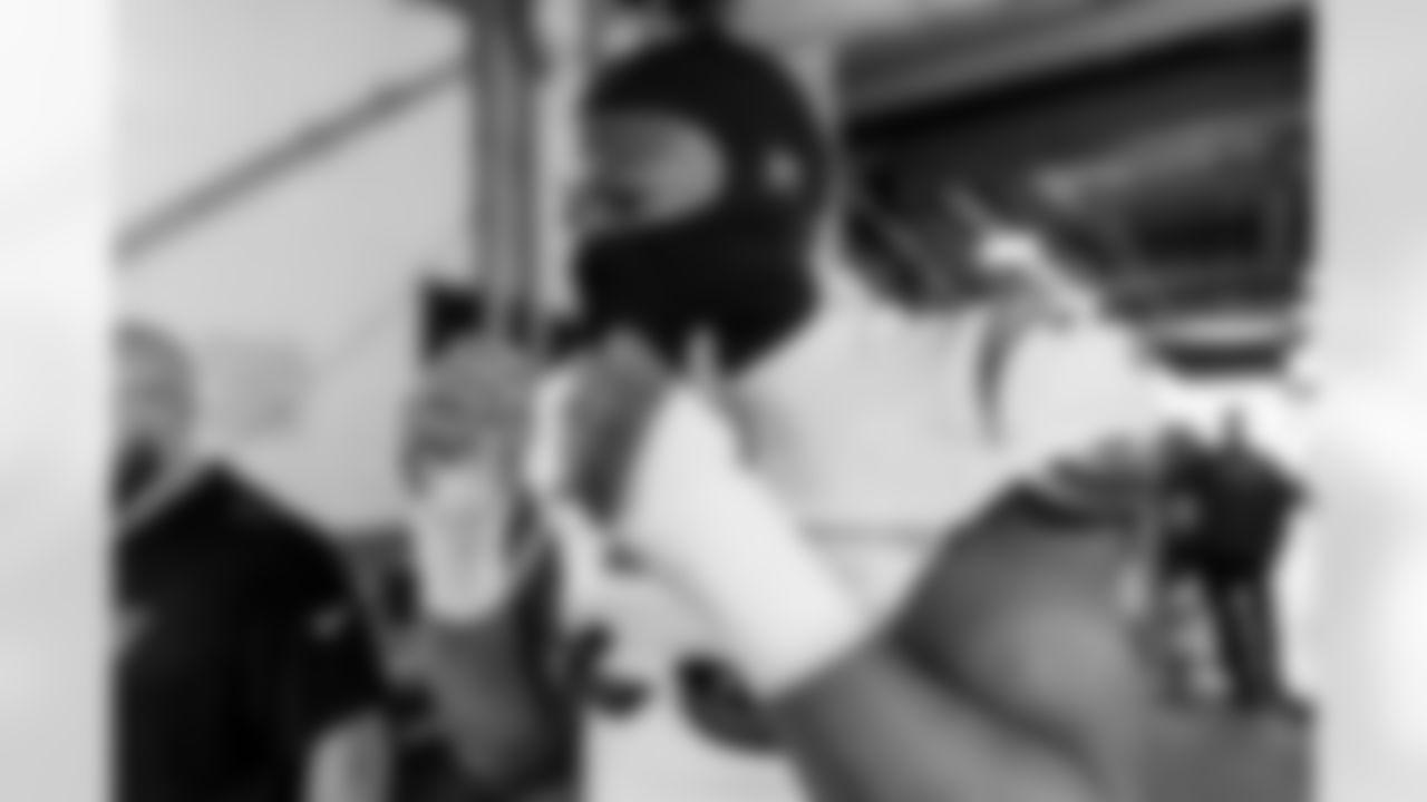 Check out the best shots from the Chargers Week 18 matchup against the Broncos!